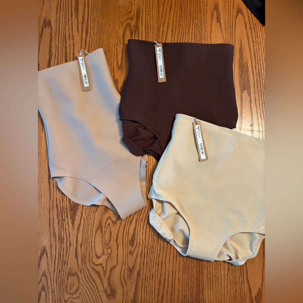SKIMS Brief Lot